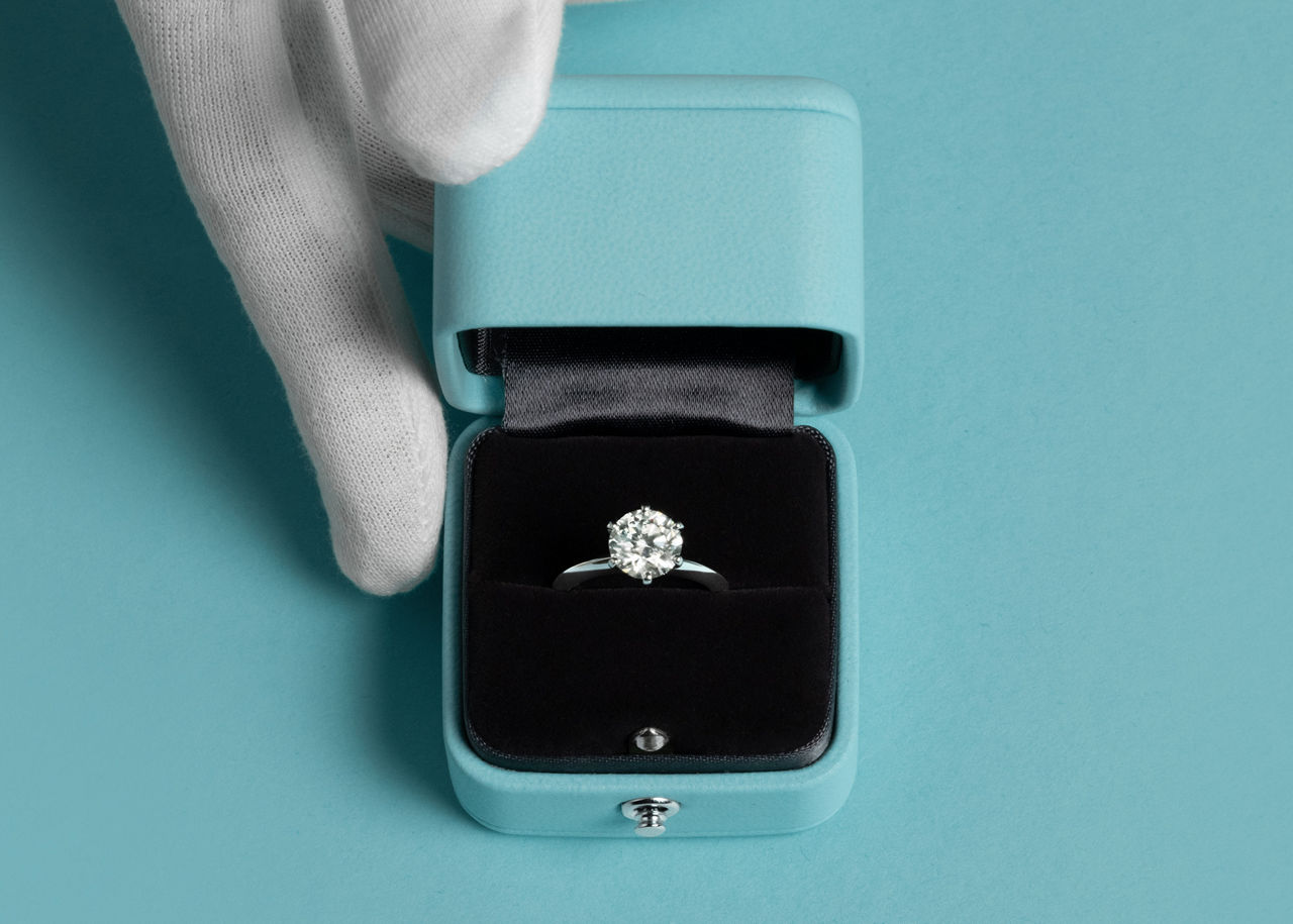 Chat with a Tiffany Diamond Expert