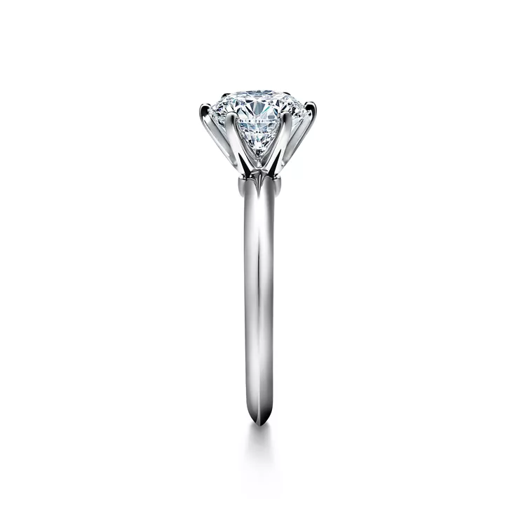 Tiffany® Setting:El anillo de compromiso en platino, 4