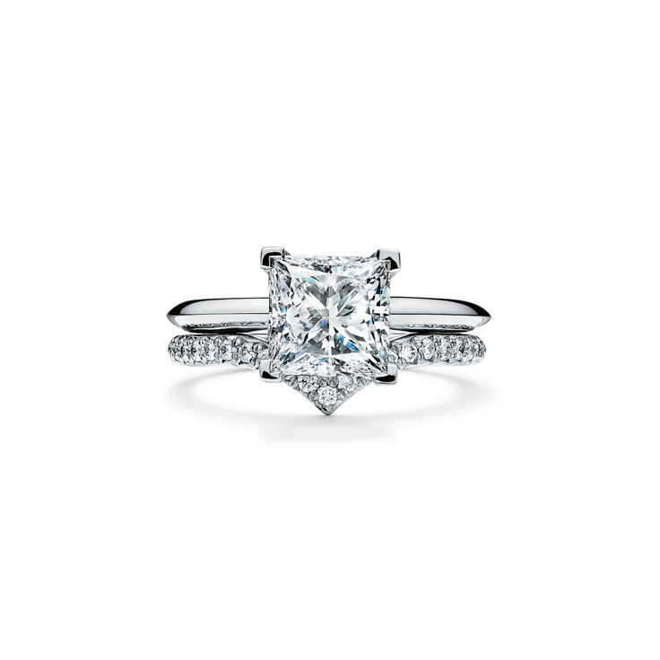Anillo de compromiso en platino con diamantes en talla princesa imagen número 6