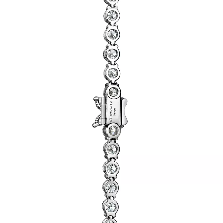 Tiffany Victoria®:Diamond necklace in Platinum, 5