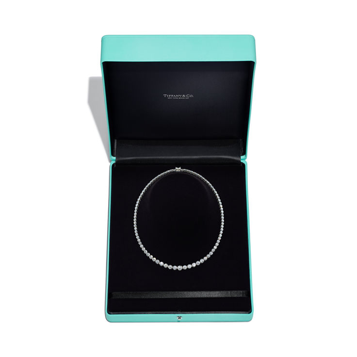 Tiffany Victoria®:Diamond necklace in Platinum image number 4