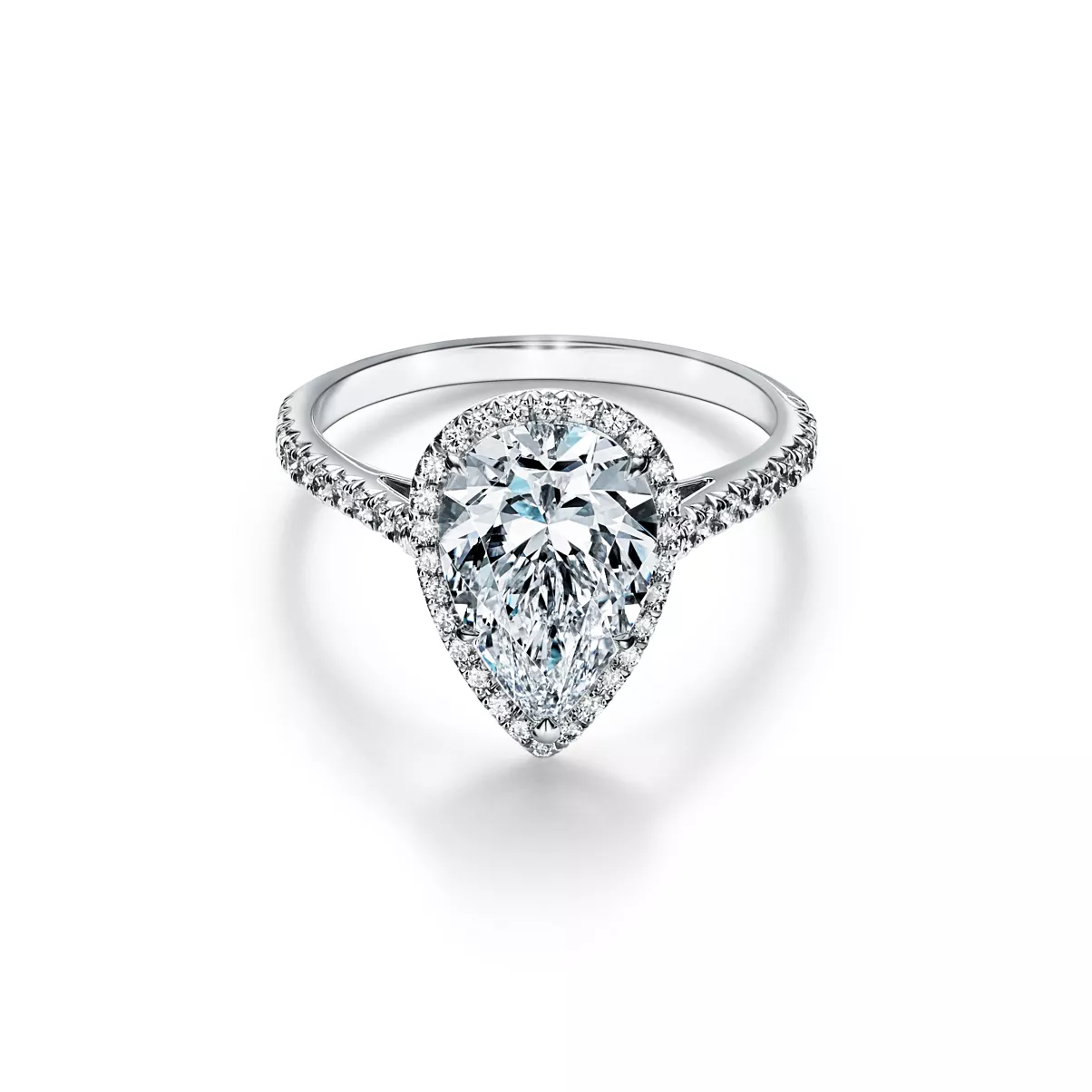 Pear-shaped Halo Engagement Ring with a Diamond Platinum Band