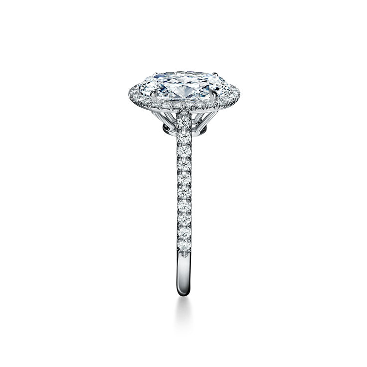 Tiffany Soleste: Verlobungsring mit ovalem Kranz mit einem Diamantring in Platin Bildnummer 4