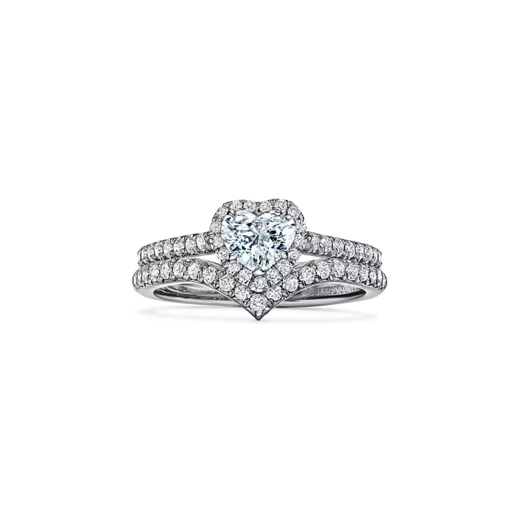Tiffany Soleste&reg;:Heart-shaped Halo Engagement Ring with a Diamond Platinum Band, 6