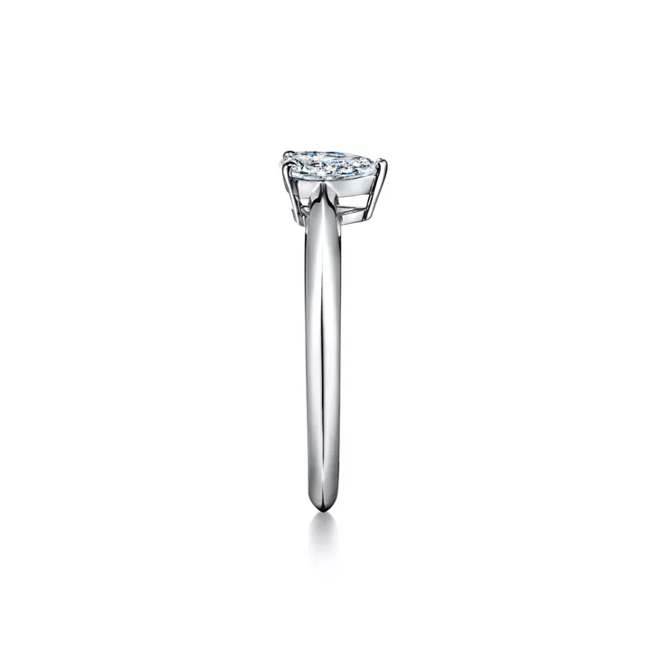 Pear-shaped Diamond Engagement Ring in Platinum , 4