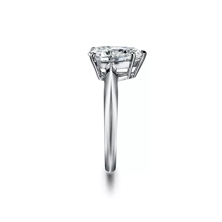 Pear-shaped Diamond Engagement Ring in Platinum, 4