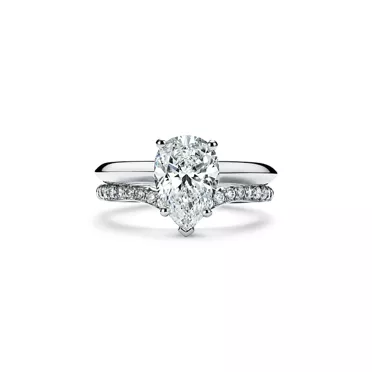 Pear-shaped Diamond Engagement Ring in Platinum, 7