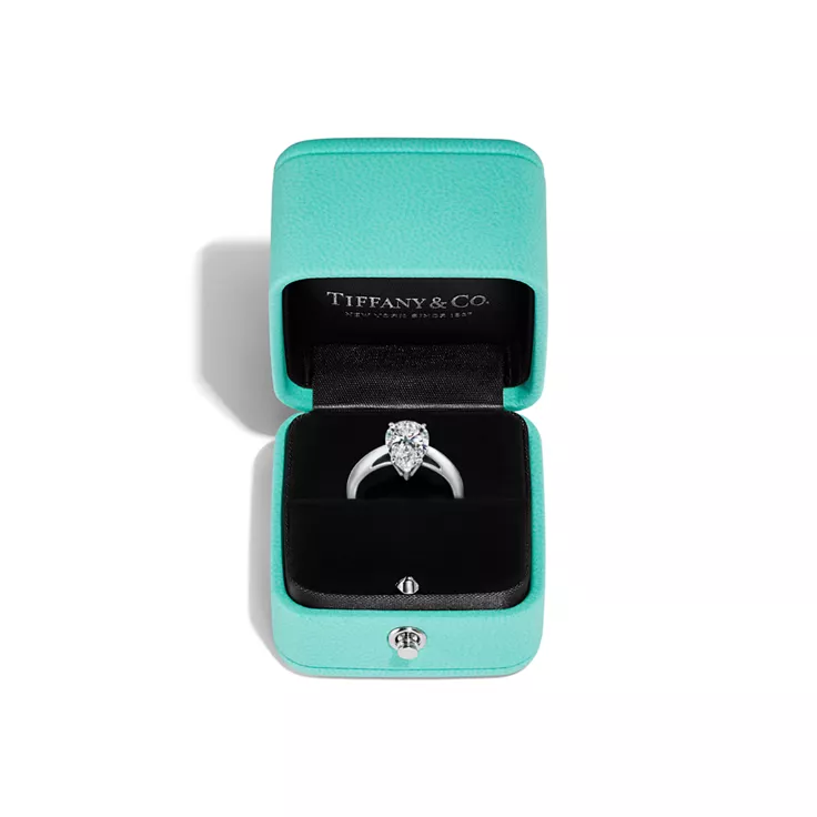 Pear-shaped Diamond Engagement Ring in Platinum, 8