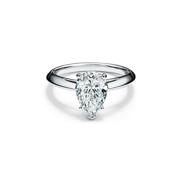 Pear-shaped Diamond Engagement Ring in Platinum