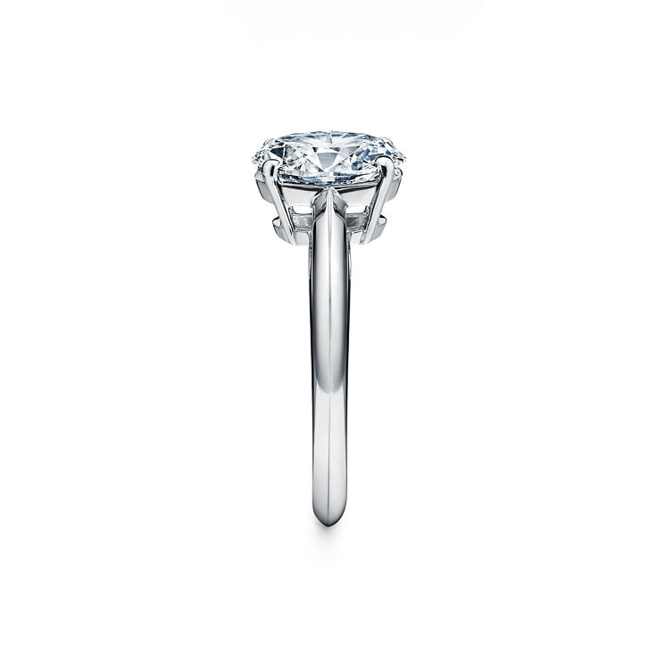 Oval-cut Diamond Engagement Ring in Platinum image number 4