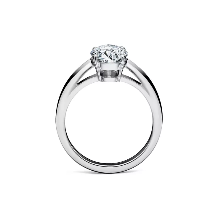 Anillo de compromiso en platino con diamantes en talla ovalada, 5