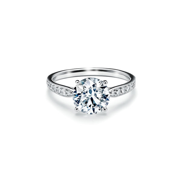 Tiffany Harmony®: Round Brilliant Engagement Ring with a Diamond Platinum Band