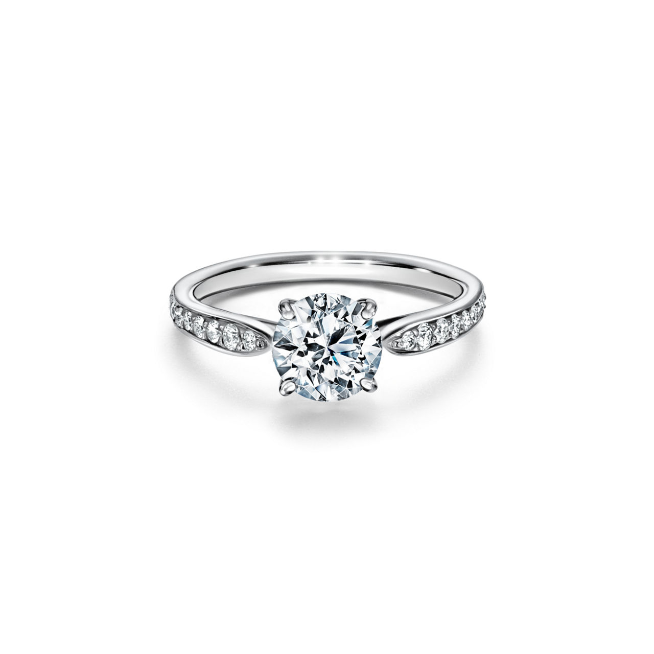 Tiffany Harmony®: Verlobungsring im runden Brillantschliff mit einem Diamantring in Platin | Tiffany & Co. Deutschland
