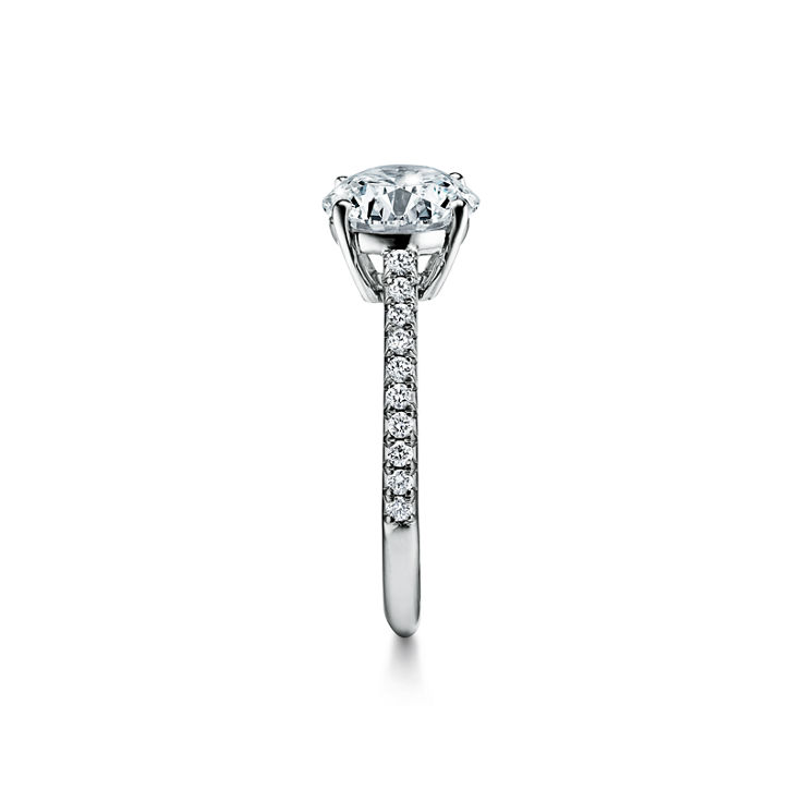 Tiffany Novo®: Round Brilliant Engagement Ring with a Pavé Diamond Platinum Band image number 4