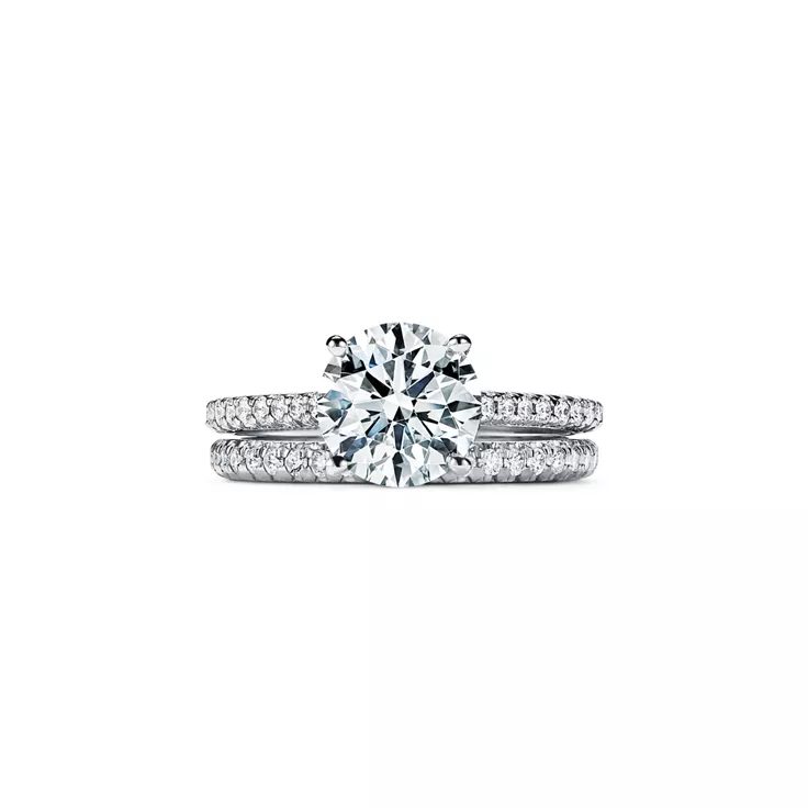 Tiffany Novo®:Round Brilliant Engagement Ring with a Pavé Diamond Platinum Band, 6