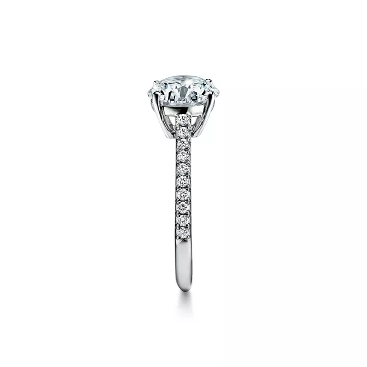 Tiffany Forever:Round Brilliant Diamond Engagement Ring with a Pav&eacute; Diamond Band in Platinum, 4
