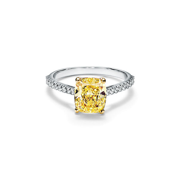 Tiffany Novo®: gelber Diamant-Verlobungsring mit einem Pavé-Diamantring in Platin