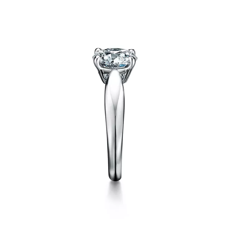 Tiffany Harmony®: Verlobungsring im runden Brillantschliff in Platin, 4