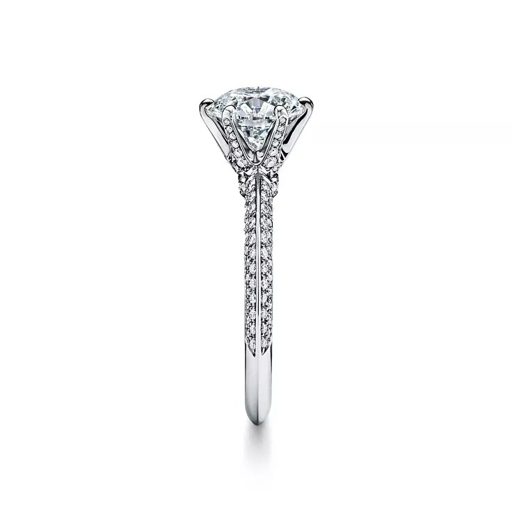 Tiffany® Setting:Anillo de compromiso Pavé con alianza en platino con diamantes en pavé, 4