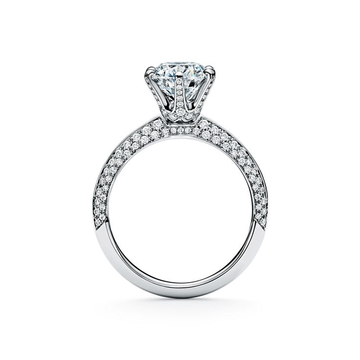 Tiffany® Setting:Verlobungsring mit einem Pavé-Diamantring in Platin Bildnummer 5