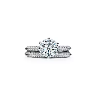 Tiffany® Setting:Anillo de compromiso Pavé con alianza en platino con diamantes en pavé, 6