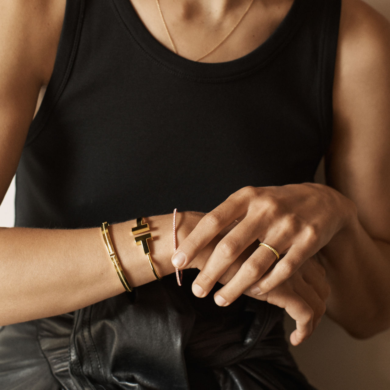 Tiffany Soleste®:Full Eternity Ring in Yellow Gold with Diamonds image number 3