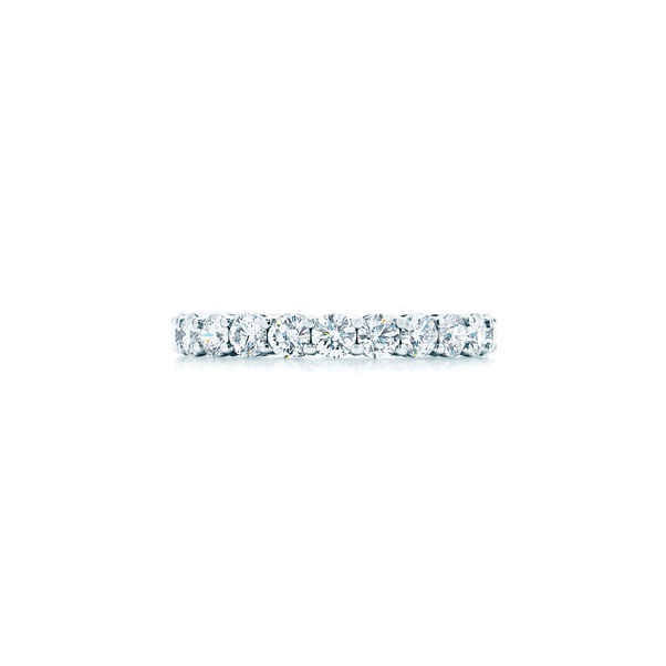 Tiffany Forever:Ehering in Platin mit einem Vollkreis aus Diamanten, 3 mm breit