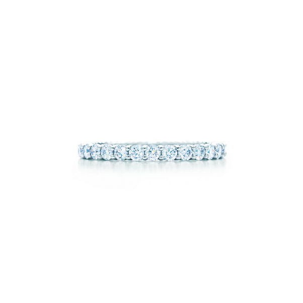 Tiffany Forever:Ehering in Platin mit einem Vollkreis aus Diamanten, 2,2 mm