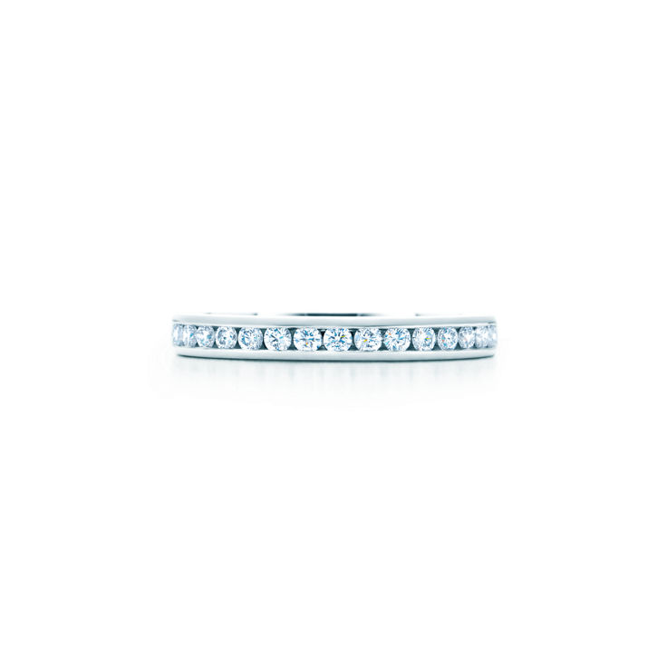 Tiffany® Setting: Ehering in Platin mit Halbkreis an Diamanten, 2,5 mm Bildnummer 2