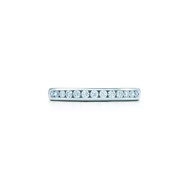 Alianza de boda en platino con medio círculo de diamantes, 2,5 mm