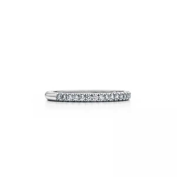 Anillo Full Eternity de media hilera en platino con diamantes