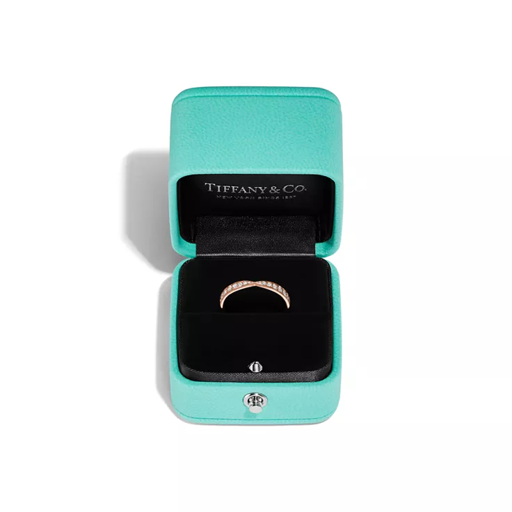 Tiffany Harmony&reg;:Band Ring in Rose Gold with Diamonds, 1.8 mm, 5