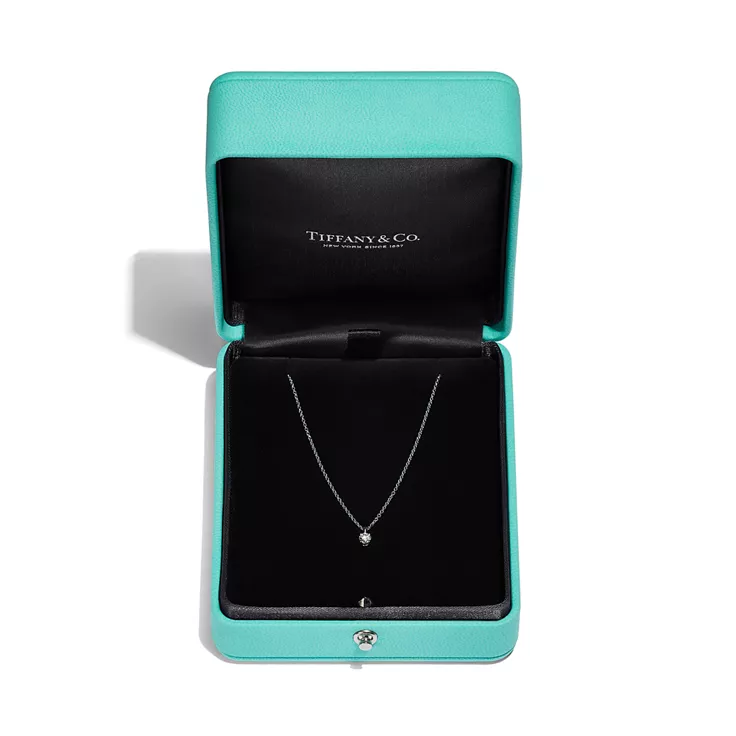 Tiffany Solitaire:Diamond Pendant, 4