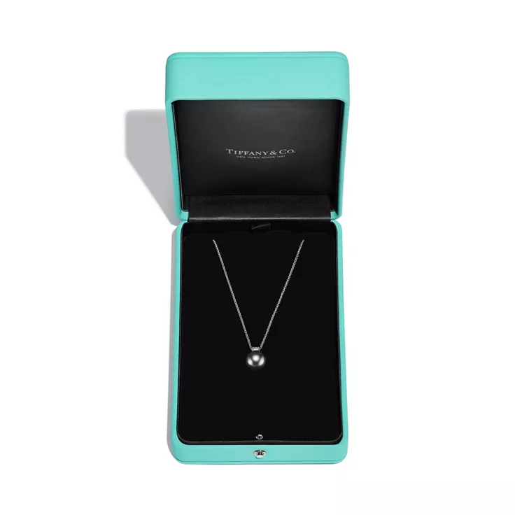 Pearl Pendant, 4