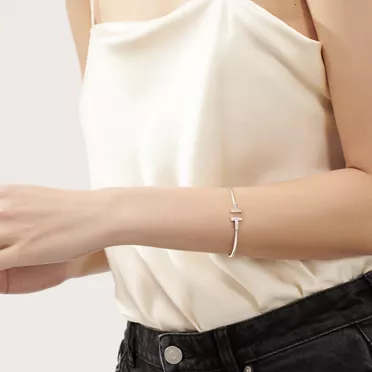 Tiffany T:Diamond Wire Bracelet in White Gold, 2