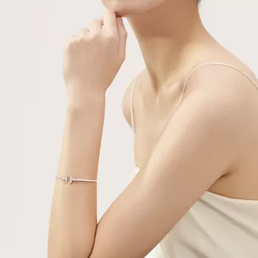 Tiffany T:Diamond Wire Bracelet in White Gold, 3