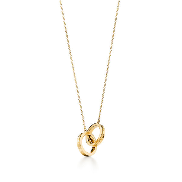 Tiffany 1837™:Interlocking Circles Pendant in Yellow Gold, Small