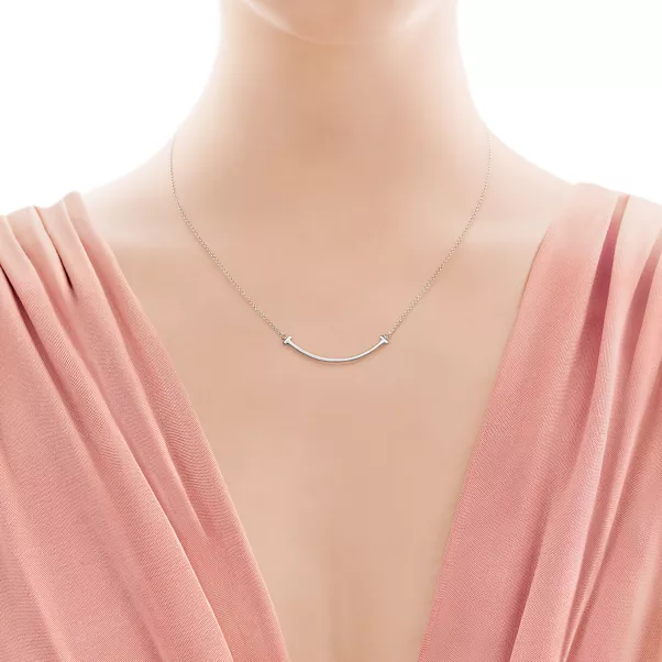 Smile Pendant in White Gold, Small