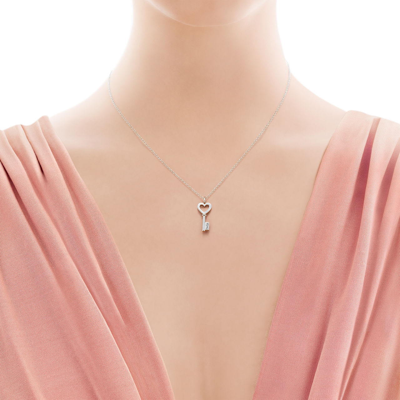 Colgante de llave de corazón en plata