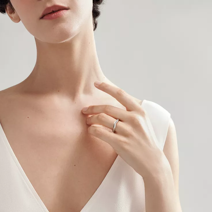 Elsa Peretti&reg;:Curved Band Ring in Platinum, 1