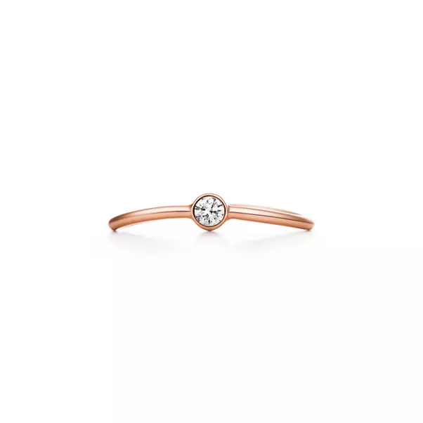 anillo de diamantes Wave de una hilera 