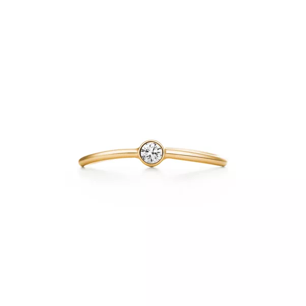 anillo de diamantes Wave de una hilera 