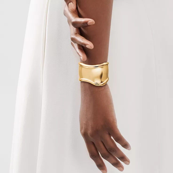 Elsa Peretti®:Small Bone Cuff in Yellow Gold, 43 mm Wide, 1