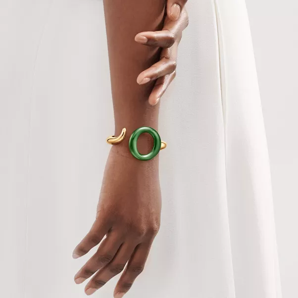 Sevillana™ Cuff in Yellow Gold with Green Nephrite Jade