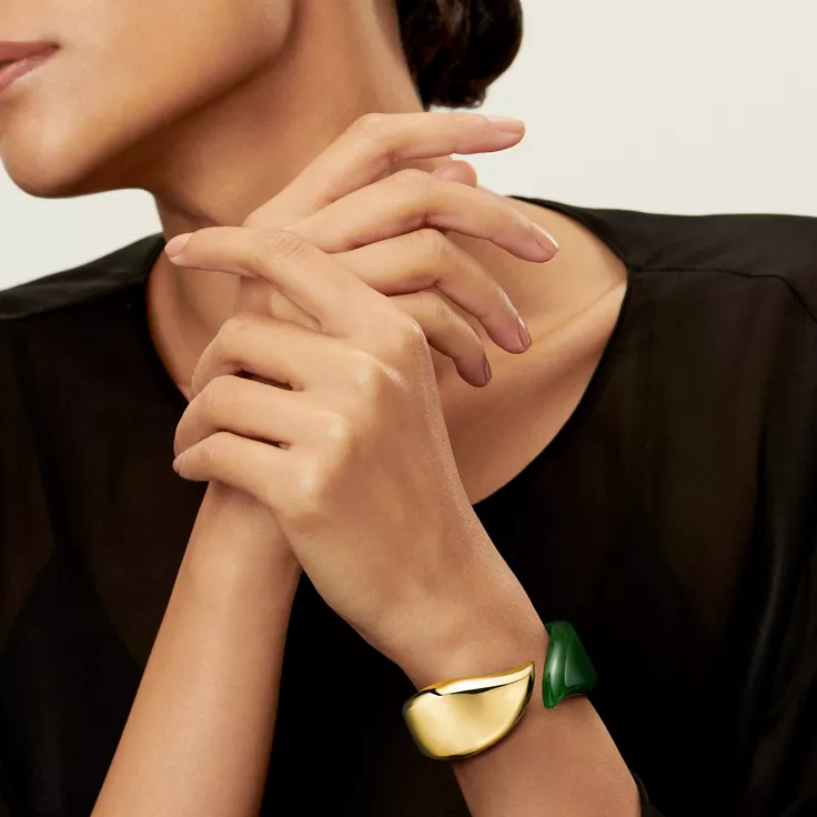 Elsa Peretti&reg;:Feather Cuff in Yellow Gold with Green Nephrite Jade, 1