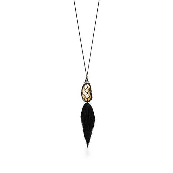 Elsa Peretti®:Bean design Pendant in Yellow Gold, 29 x 50 mm