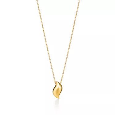 Elsa Peretti&reg;:Feather Pendant in Yellow Gold, 2
