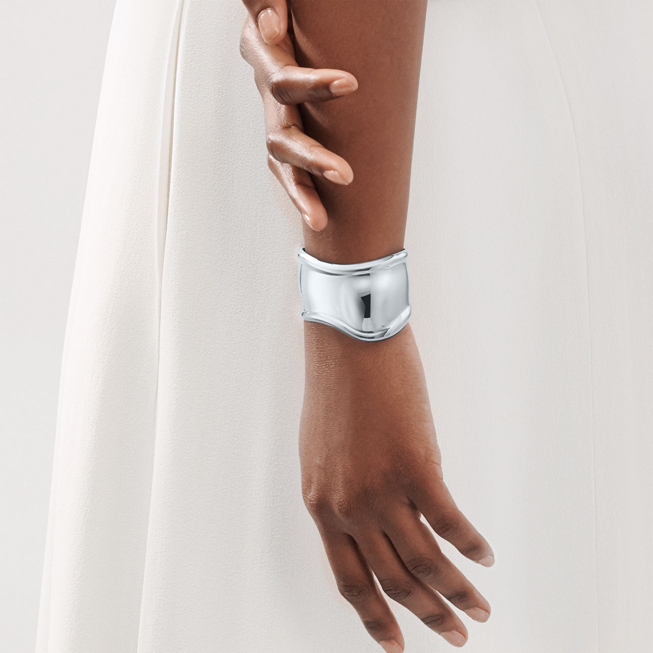 Kleiner Bone Cuff in Sterlingsilber