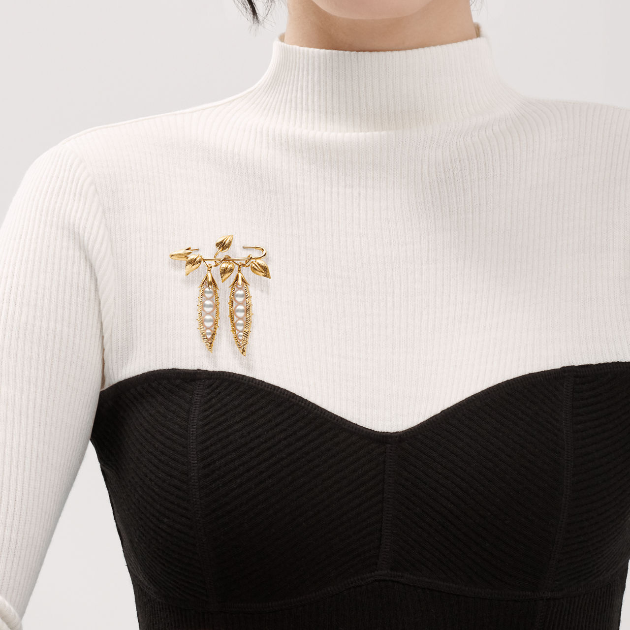 Peapod Brooch in Yellow Gold with Cultured Pearls