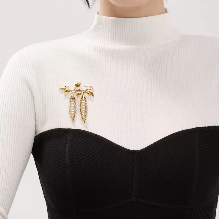 Jean Schlumberger by Tiffany:Peapod Brooch in Yellow Gold with Cultured Pearls, 1